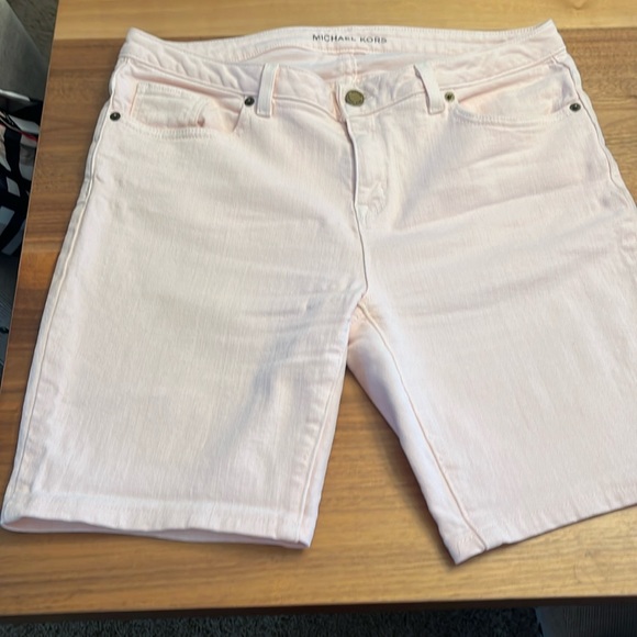 Michael Kors shorts with beanie
Shorts size 8 - Picture 2 of 11